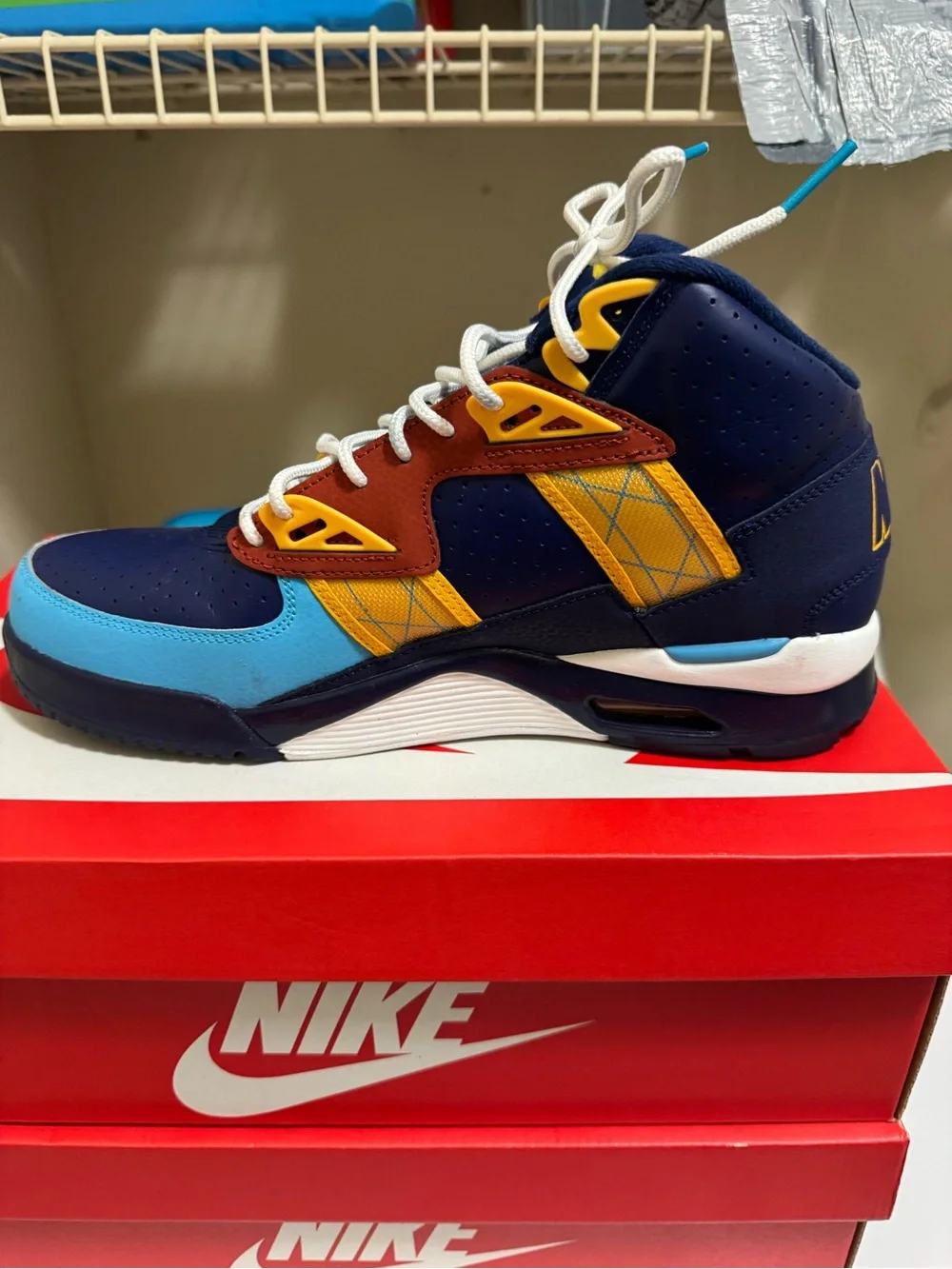 Nike Colorblock Sneaker in Navy, Light Blue & Brown
